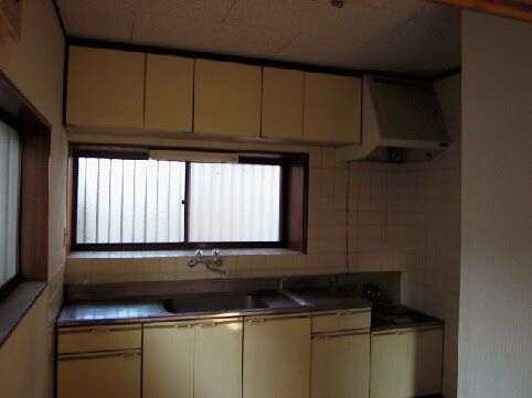 Kitchen. Gas stove installation Allowed Kitchen. A window kitchen
