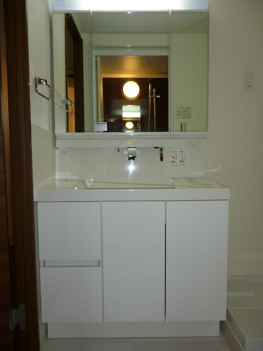 Wash basin, toilet. Shower dresser (with waterproof bread)