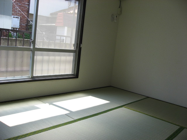 Living and room. Is a Japanese-style room facing south! ! 