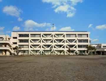 Junior high school. It higashimurayama stand Higashimurayama 720m until the second junior high school