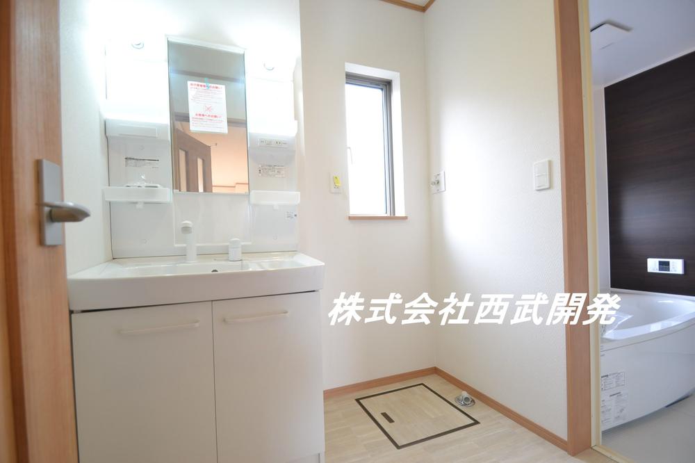 Same specifications photos (Other introspection). H Building same specifications washroom