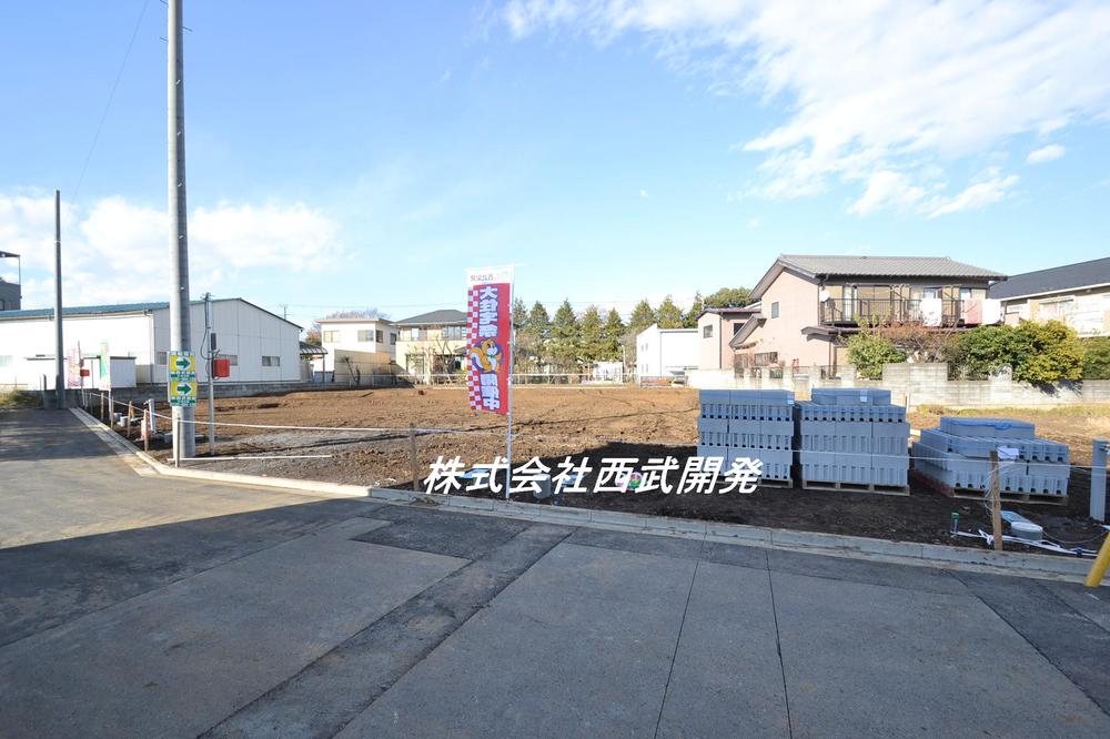 Local photos, including front road. Local (12 May 2013) Shooting