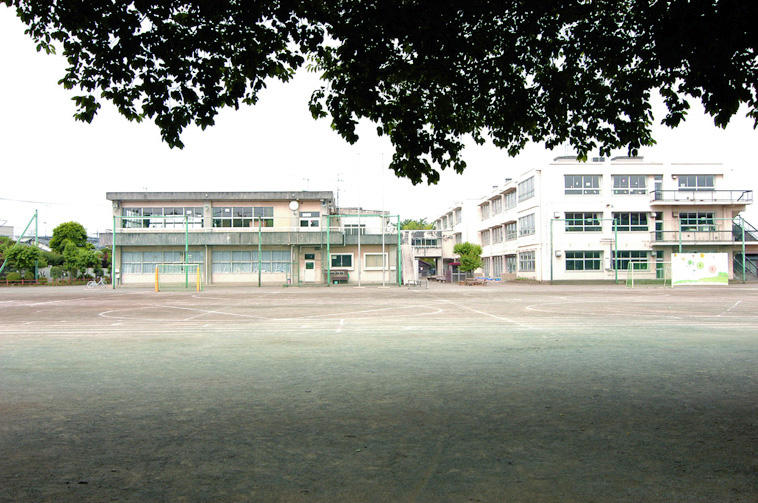 Primary school. Akitsu to elementary school 430m