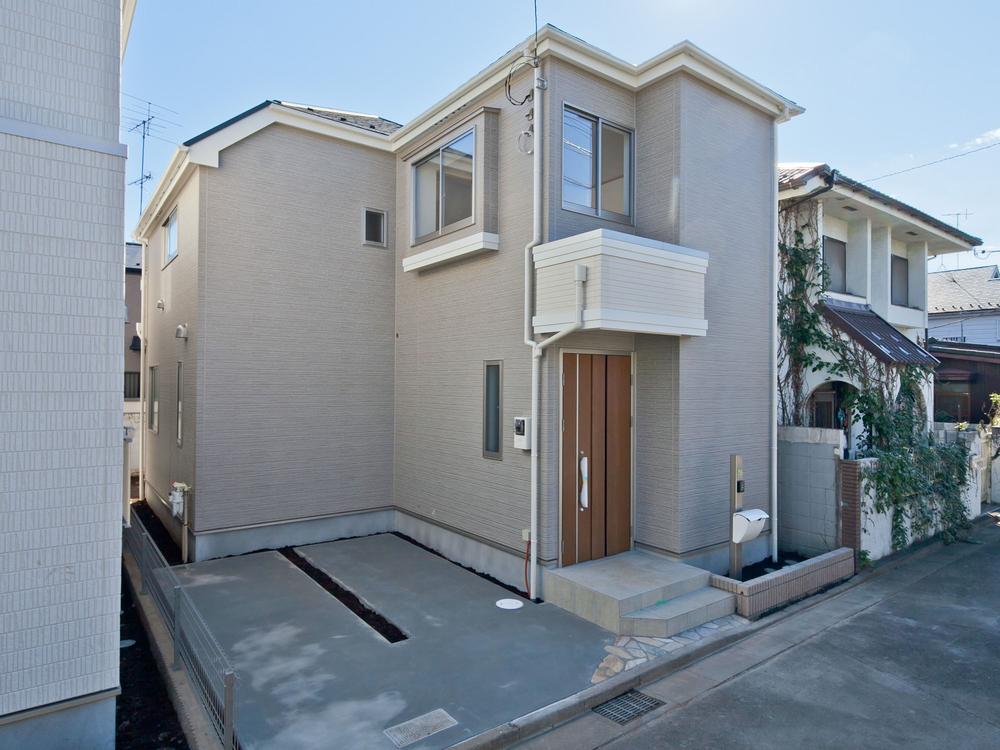 Local appearance photo. Indoor (11 May 2013) Shooting