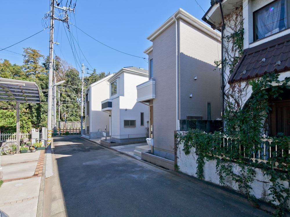 Local photos, including front road. Indoor (11 May 2013) Shooting