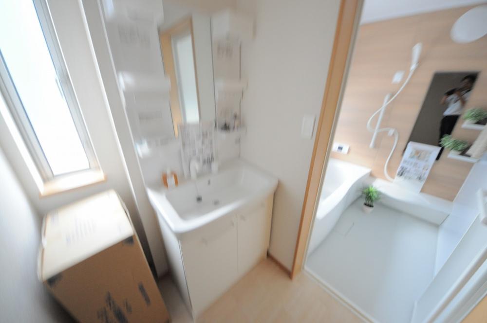 Wash basin, toilet. Indoor (September 2013) Shooting