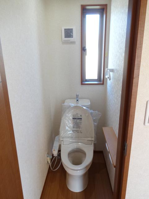 Toilet. 1 Building