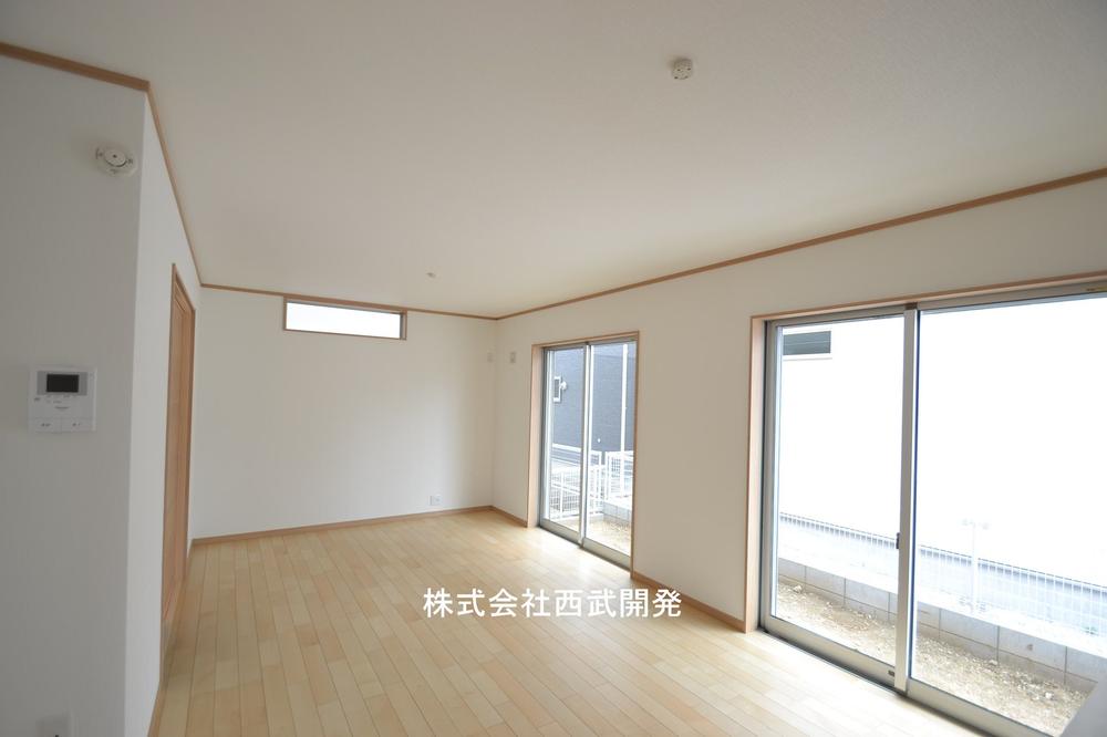 Same specifications photos (living). Same specification (flooring color, etc., It might be different)