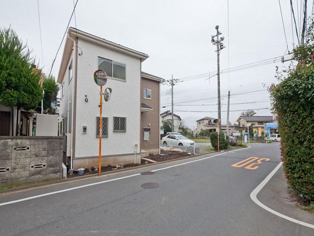 Local photos, including front road. Local (10 May 2013) Shooting