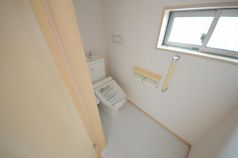 Toilet. Indoor (11 May 2013) Shooting