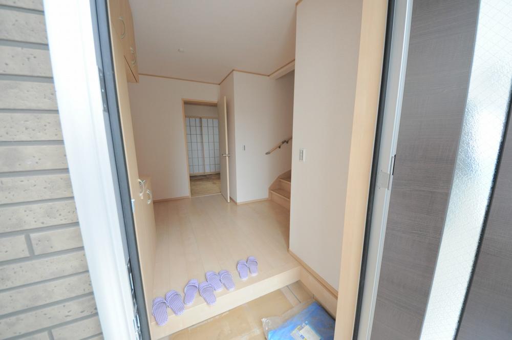 Entrance. Local (11 May 2013) Shooting