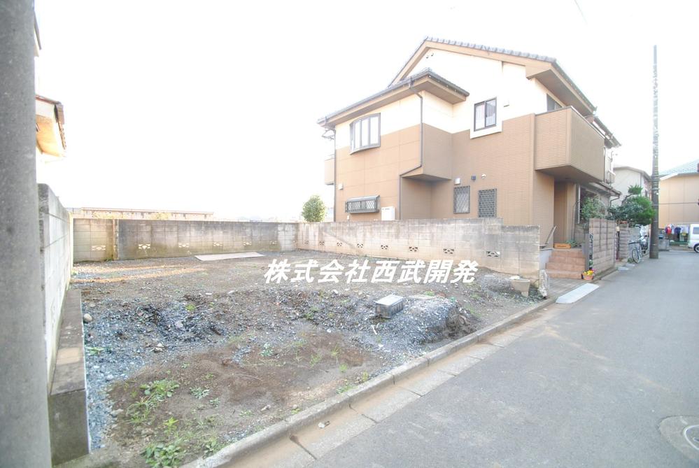 Local photos, including front road. C Building Local (11 May 2013) Shooting