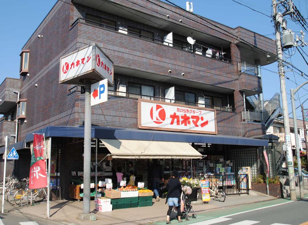 Supermarket. Kaneman TOWA 1010m to shop