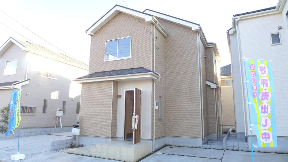 Local appearance photo. All 13 buildings site. Fireworks can be seen in the summer. 