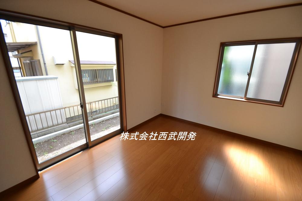 Same specifications photos (living). (Building 2) same specification Floor color, etc. might be different. 