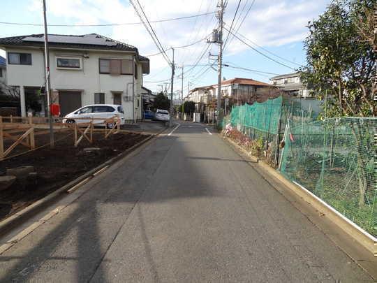 Local photos, including front road. Frontal road