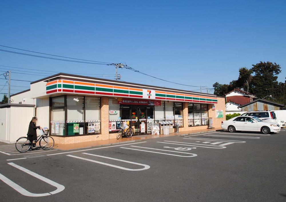 Convenience store. 80m to Seven-Eleven