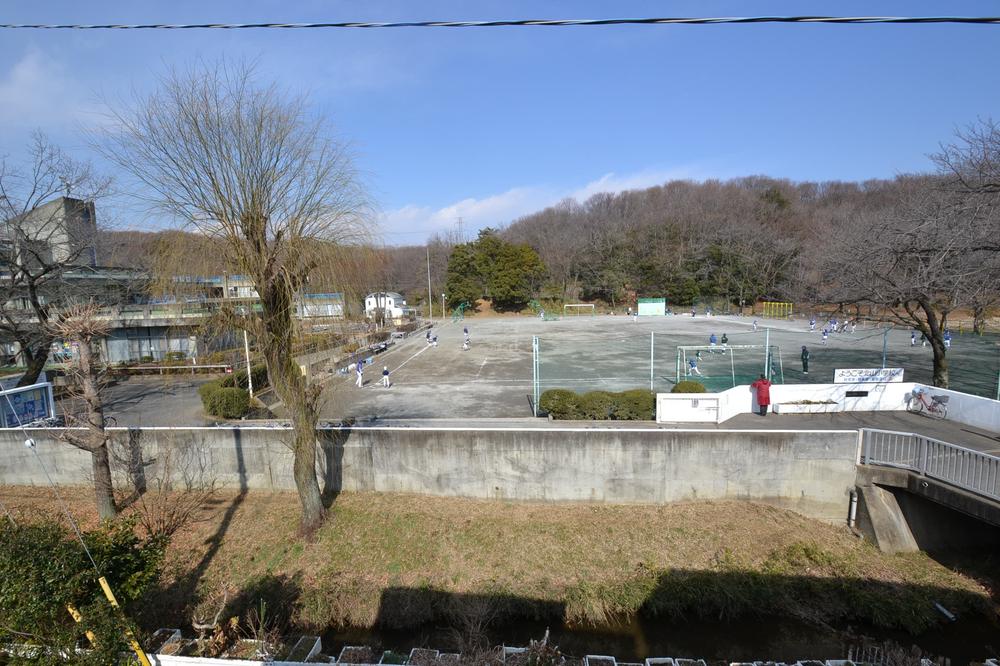 Primary school. It higashimurayama stand Kitayama to elementary school 320m