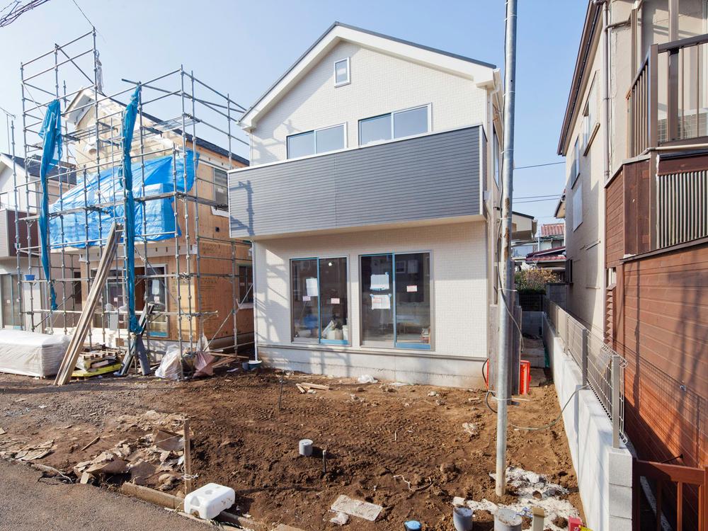 Local photos, including front road. Local (12 May 2013) Shooting