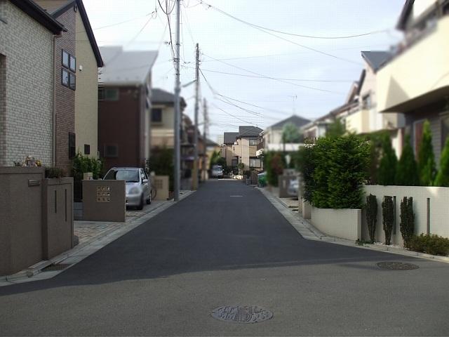 Local photos, including front road. 3-chome contact road situation Aoba-cho