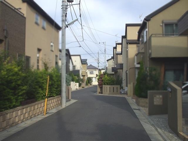 Local photos, including front road. 3-chome contact road situation Aoba-cho