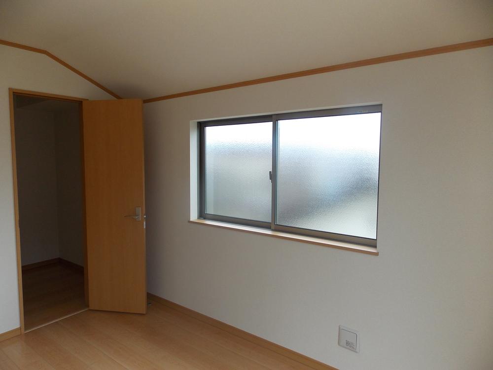 Non-living room. Same specifications