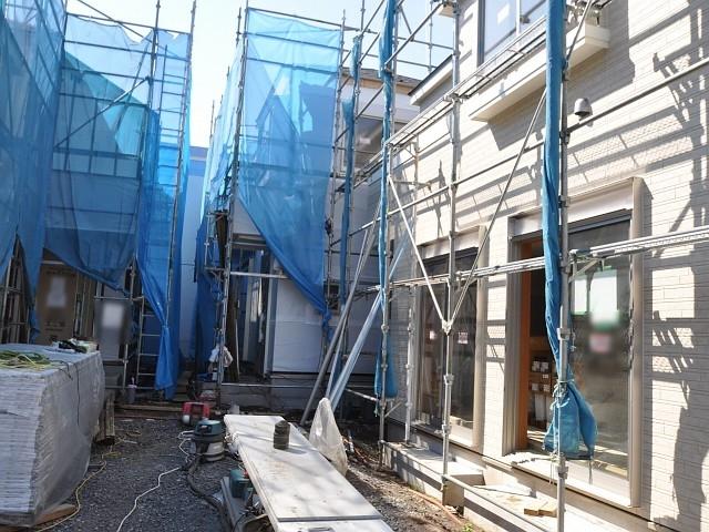 Local appearance photo. Higashimurayama Kumegawa cho 4-chome A Building (right back) Under construction