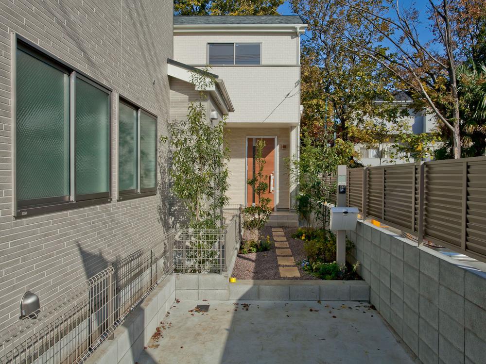 Local appearance photo. Local (12 May 2013) Shooting