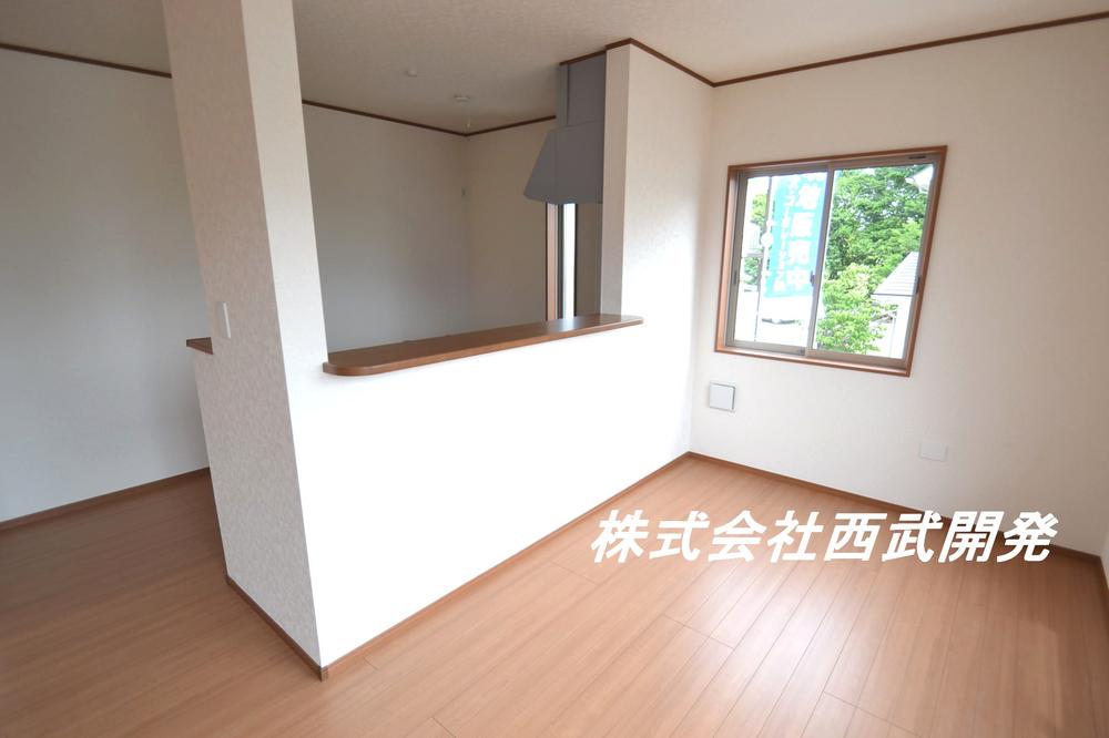 Same specifications photos (living). (Building 2) same specification