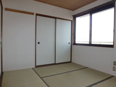 Living and room. ● Japanese-style room 4.5 Pledge ●