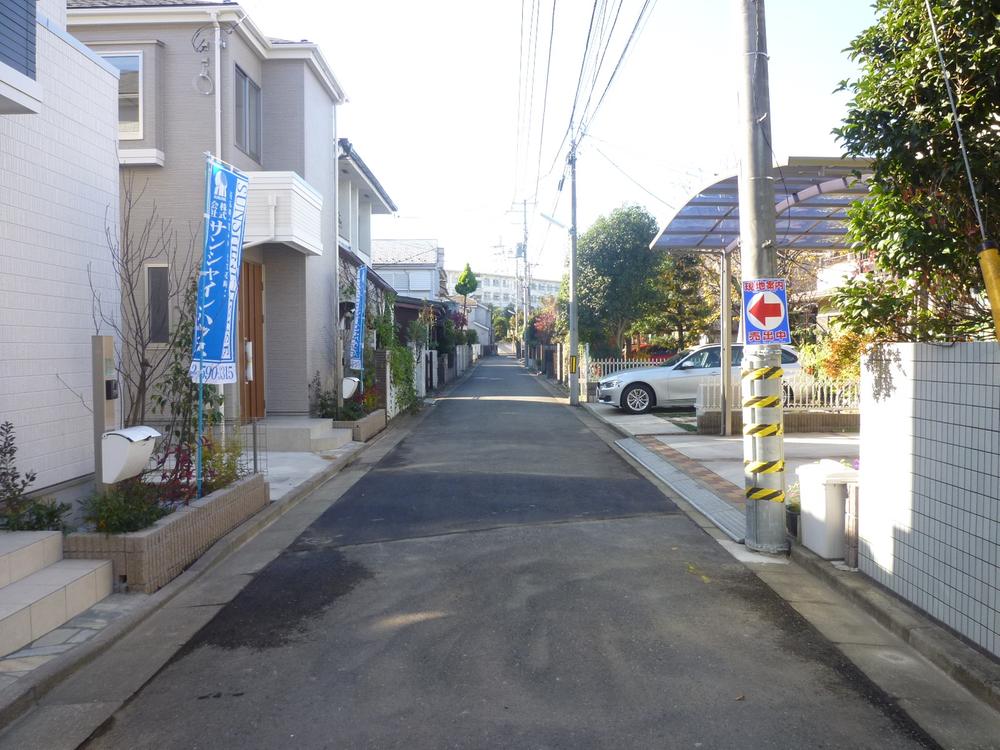 Local photos, including front road. Local front road