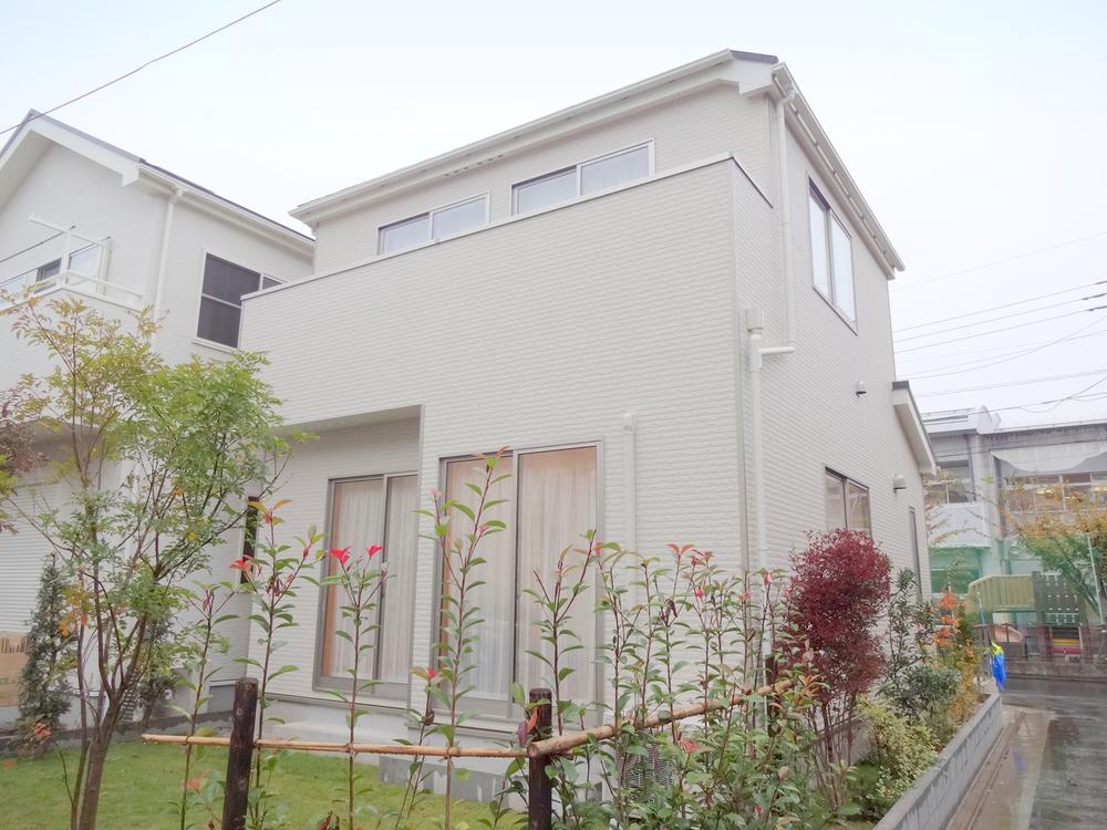 Local appearance photo. Local (11 May 2013) Shooting