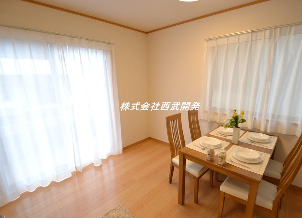 Same specifications photos (living). Color, etc. of the flooring are subject to change. 