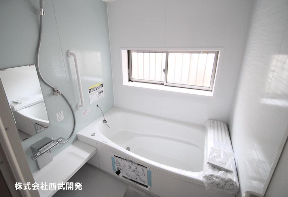 Same specifications photo (bathroom). Color, etc. of the panel are subject to change.