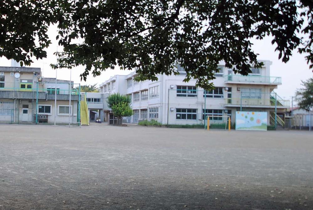 Primary school. Higashimurayama stand Akitsu to elementary school 680m