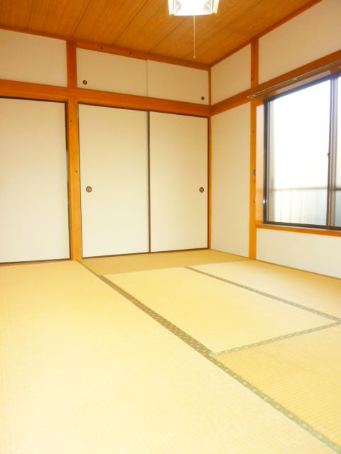 Living and room. 2 Kaikaku is room