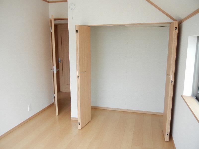 Non-living room. 1 Building