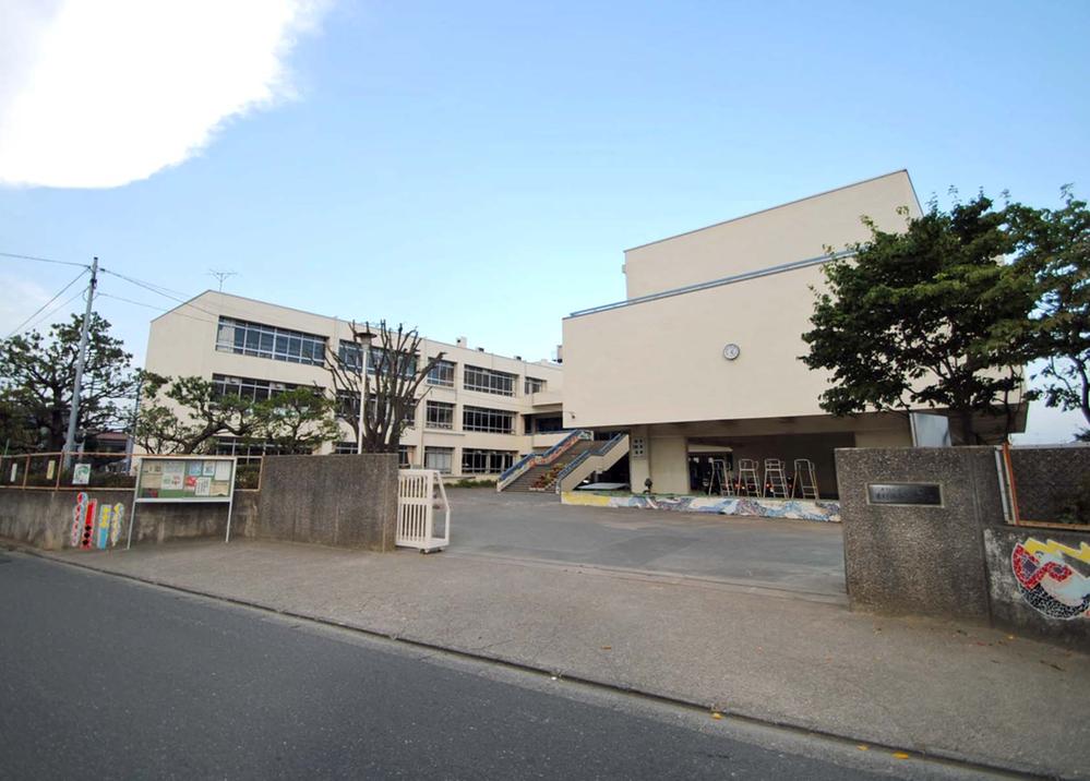 Junior high school. Higashimurayama 340m until the second junior high school