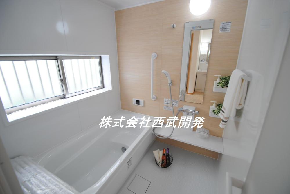 Same specifications photo (bathroom). B ・ E ・ H ・ F ・ Same specification bathroom (panel color, etc. may vary)