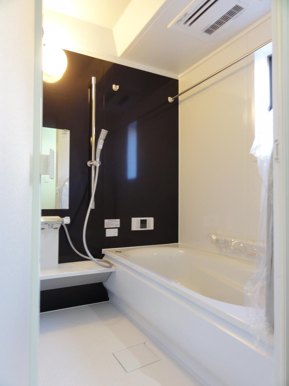 Same specifications photo (bathroom). Unit bus with washing and drying machine!