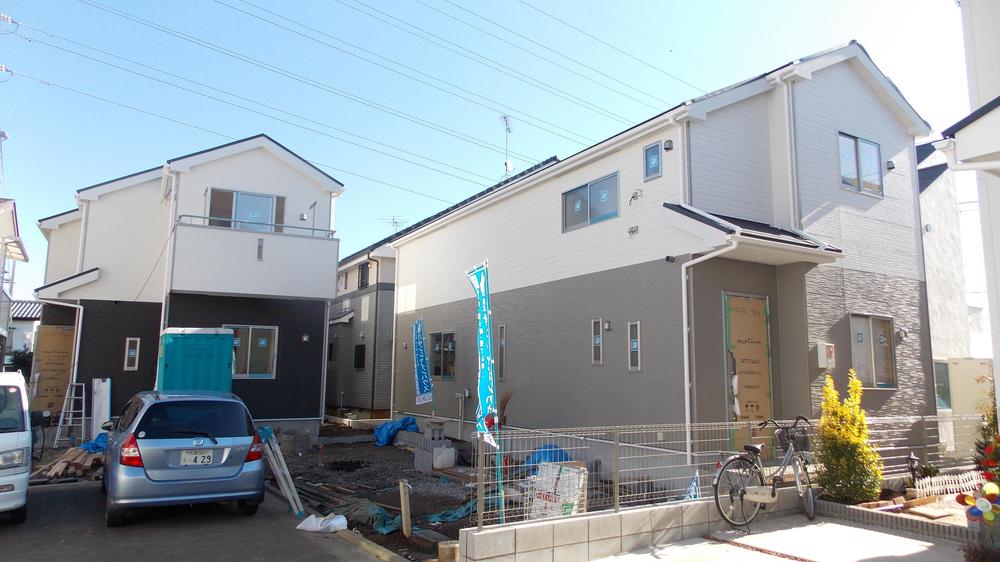 Local photos, including front road. Local shooting