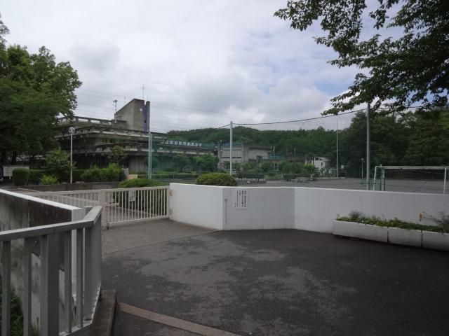 Primary school. It higashimurayama stand Kitayama to elementary school 315m