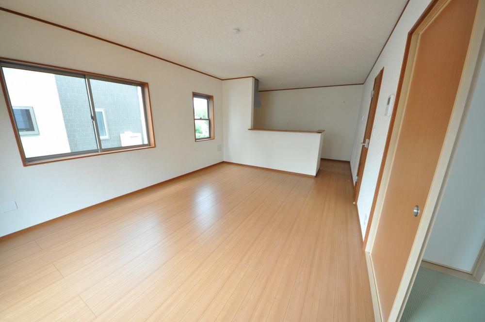 Same specifications photos (living). Same specifications