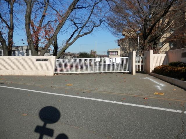Primary school. Kumegawa 1600m to the East Elementary School