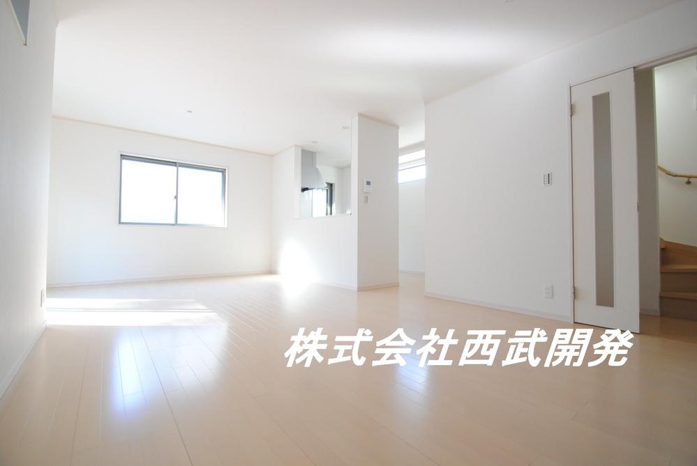 Same specifications photos (living)