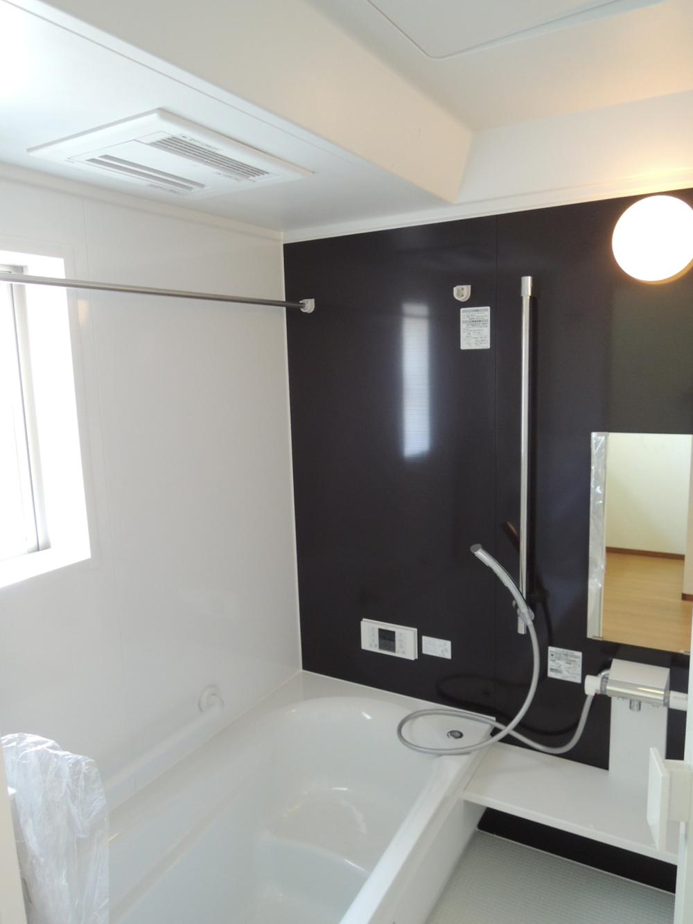Same specifications photo (bathroom). Same specifications :( seller construction cases)