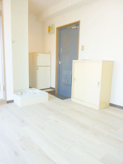 Living and room. Flooring of white keynote