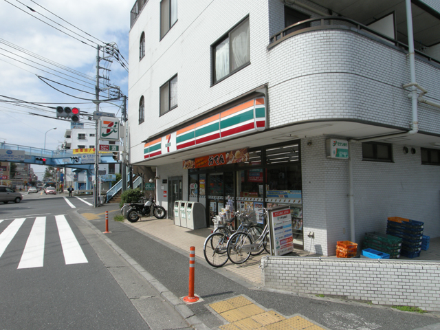 Convenience store. Seven-Eleven Kumegawa store up (convenience store) 665m