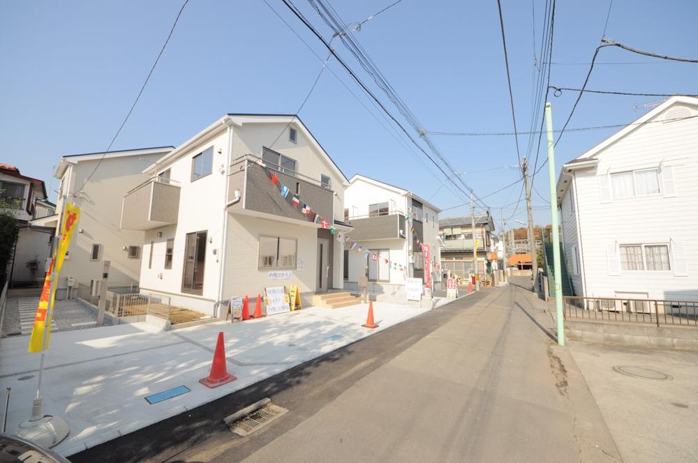 Local appearance photo. Local (11 May 2013) Shooting