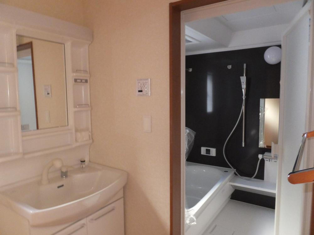 Wash basin, toilet. Local (12 May 2013) Shooting